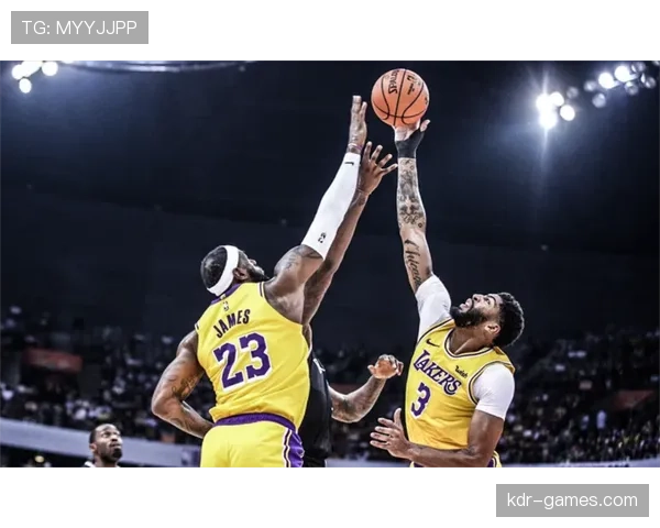 圣埃蒂安锋线火力全开,状态回暖值得关注球迷期待 圣埃蒂安锋线火力全开,状态回暖值得关注球迷期待